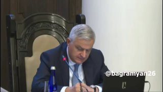 Арарат Мирзоян выступает с заявлением о суверенитете Армении