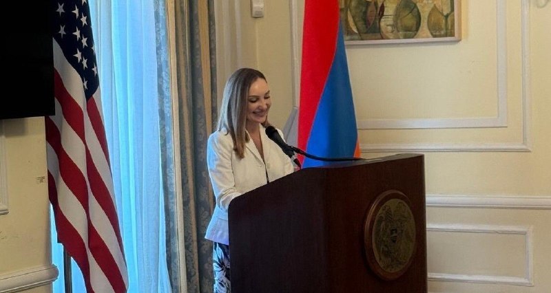 Лилит Макунц, бывший посол Армении в США, отказалась от мандата в парламенте