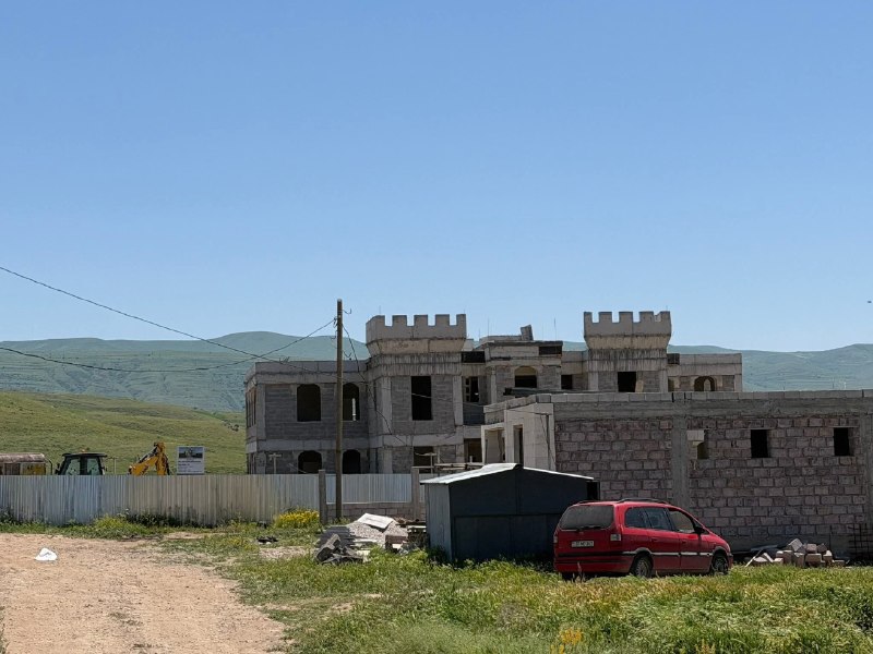 В селе Зар общины Акунк Котайкской области строят новую школу и детский сад