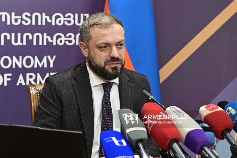 Пресс-секретарь опровергла слухи о письме Папояна к Алиханову: приглашение на форум в Екатеринбурге уже получено