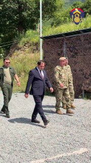 Министр обороны Сурен Папикян встретился с участниками сборов в Сюнике