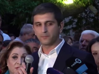 Сторонники Додыча и Роба устроили акцию у ЦИК Сюника после выборов