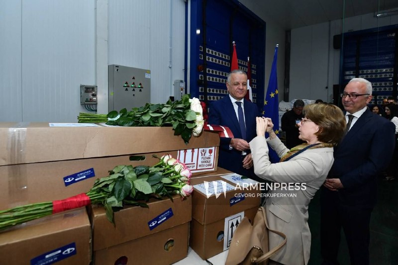 Из Сюникской области в Латвию экспортировали первую партию роз