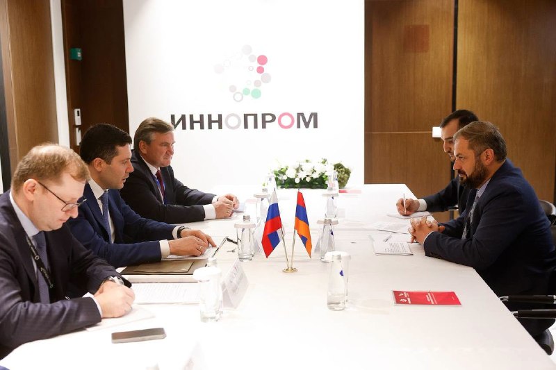 Геворг Папоян обсудил с Антоном Алихановым развитие торгово-экономических связей: что это значит для Сюника