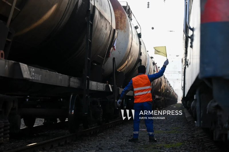 18 вагонов бензина и 8 вагонов дизтоплива отправлены из Азербайджана в Армению