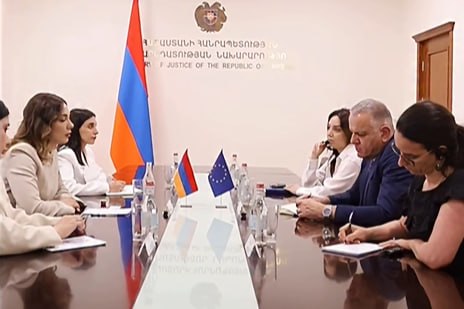 Министр юстиции Армении и глава делегации ЕС обсудили выборы в Сюникской области