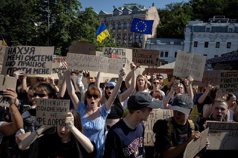 Протесты в Киеве после отставки министра обороны Украины Федорова