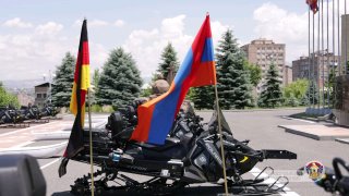Армия Армении получила из Германии 16 снегоходов для высокогорья
